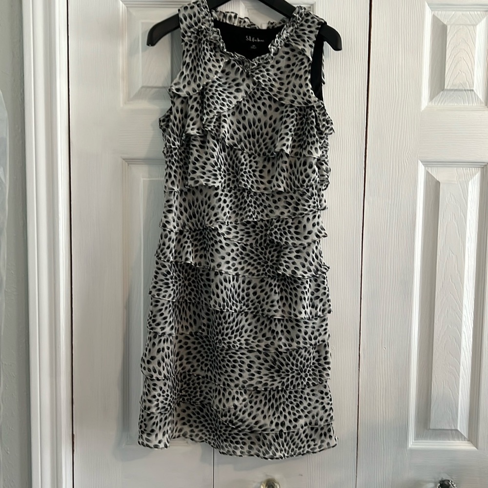 Size 8P animal print dress